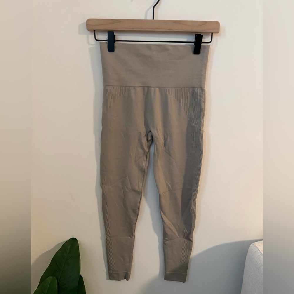 ☕️ NWOT Set Active x Ouai Leggings